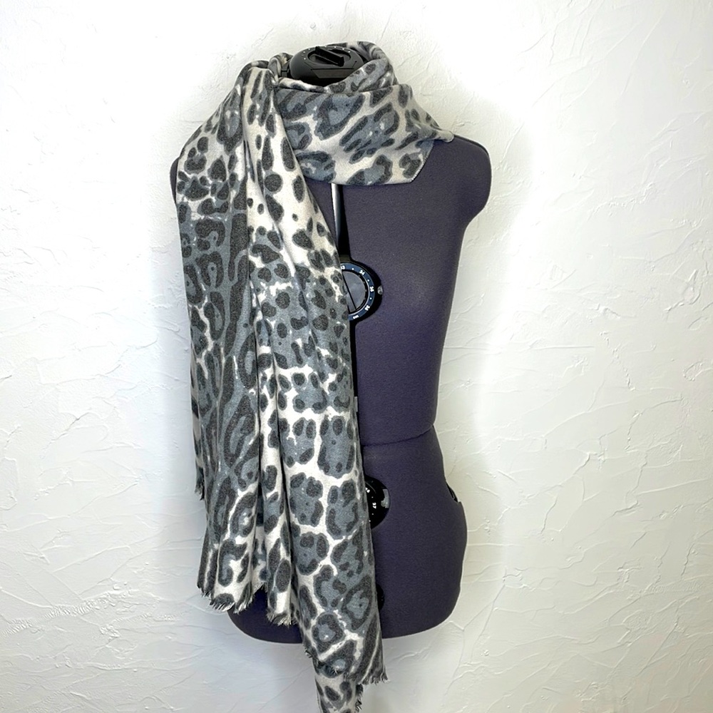 Pretty Persuasions Animal Print Scarf  NWT